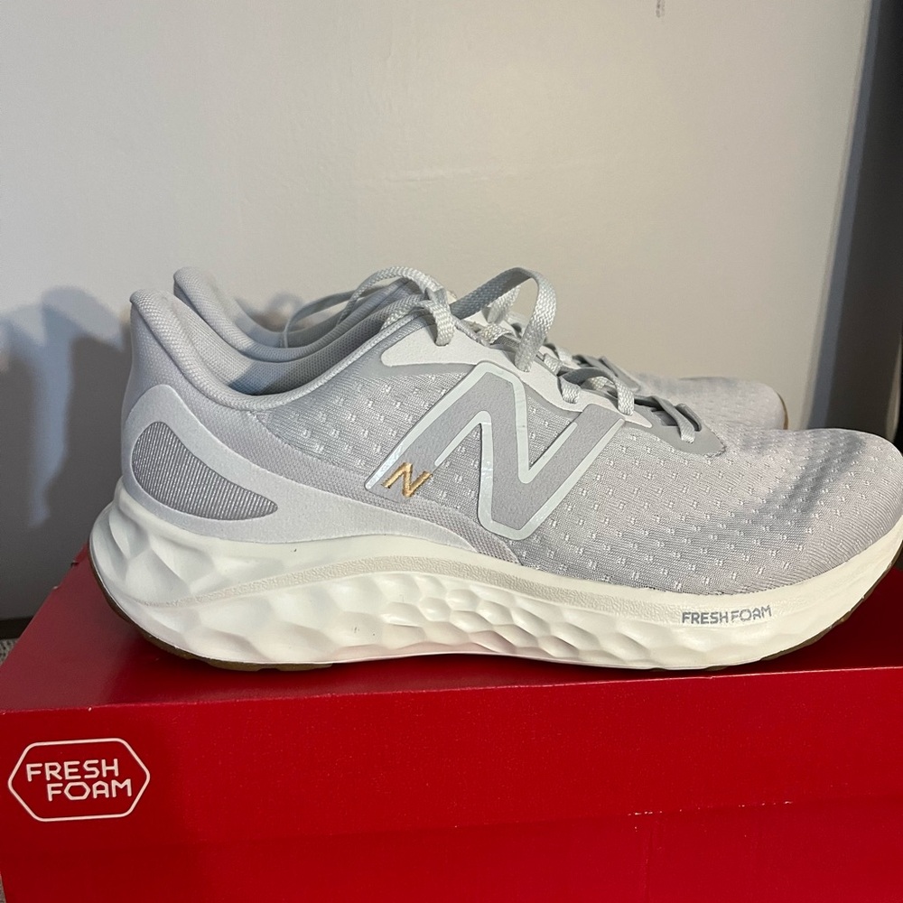 Women’s New Balance WIDE 9.5